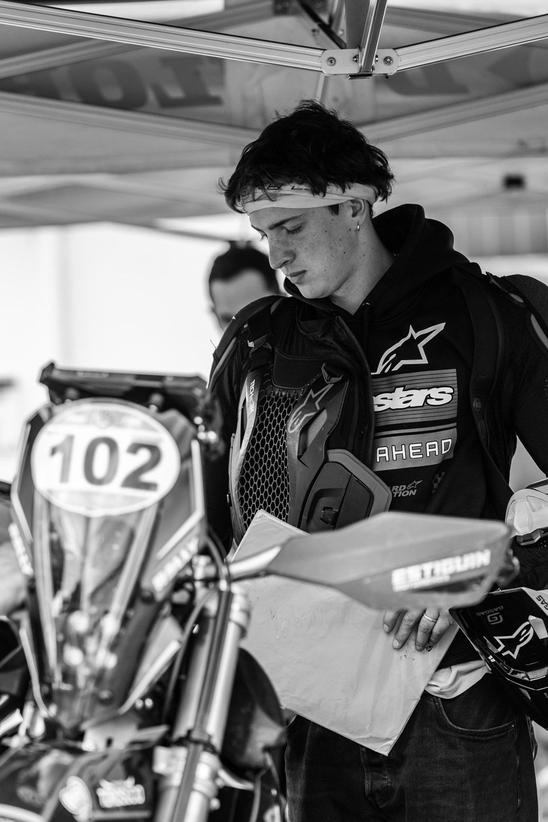 Bruno estudiando el roadbook